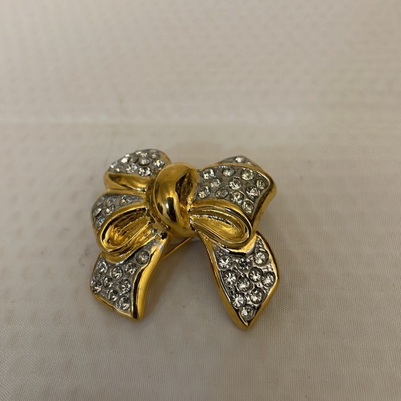 Vintage Gold Tone  Rhinestone Bow Brooch - Picture 2 of 6